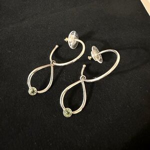 Pandora earrings in silver & peridot